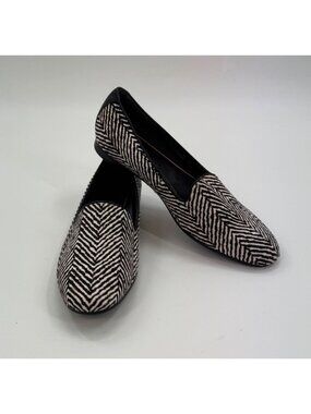 Vionic Willa Black & White Chevron Loafers Womens Size 9 Zebra Print Flats Ortho